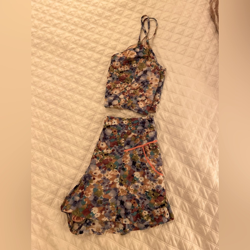 Cropped Top & Short Set Size Small